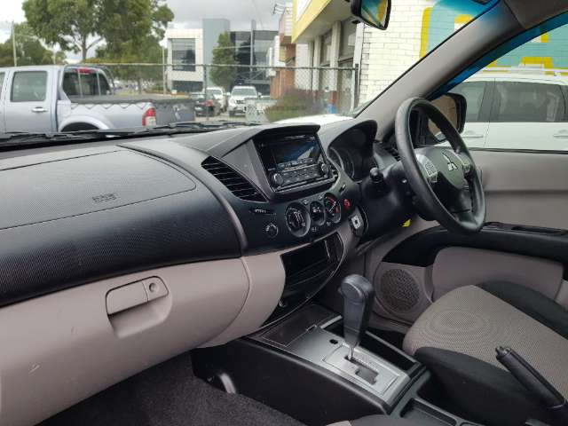 Mitsubishi triton diesel automatic 