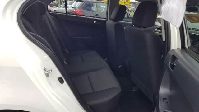 Mitsubishi lancer ES automatic 