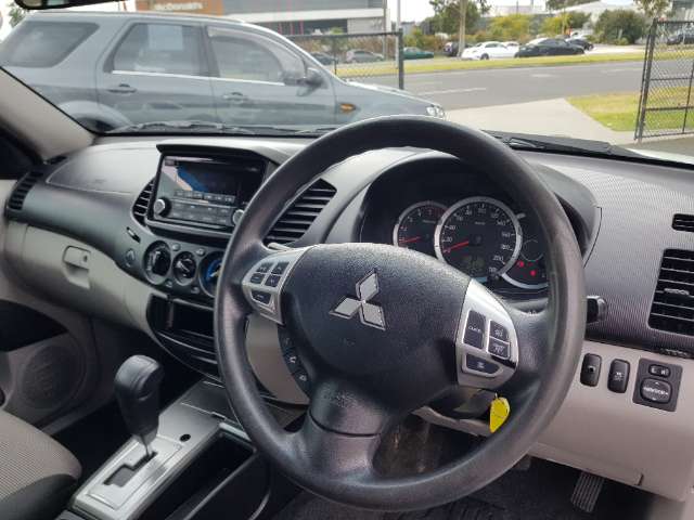 Mitsubishi triton diesel automatic 
