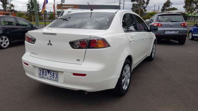 Mitsubishi lancer ES automatic 