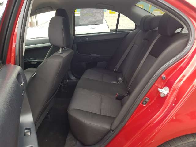 Mitsubishi lancer automatic sedan 