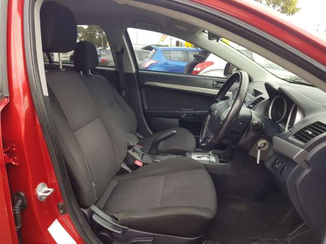 Mitsubishi lancer automatic sedan 