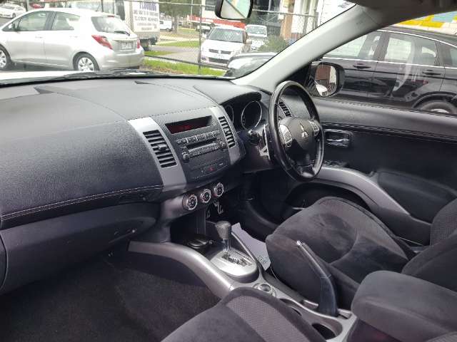Mitsubishi outlander AWD automatic