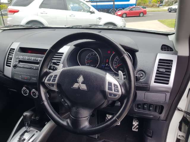 Mitsubishi outlander AWD automatic