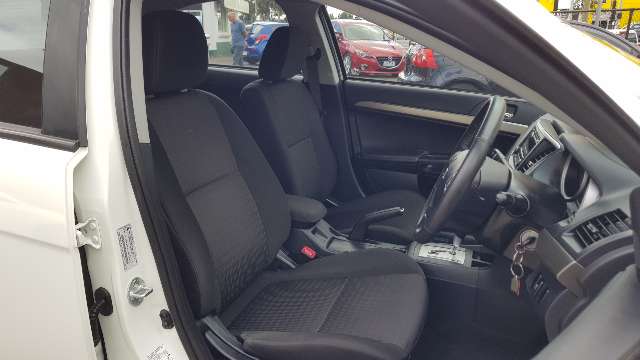 Mitsubishi lancer ES automatic 