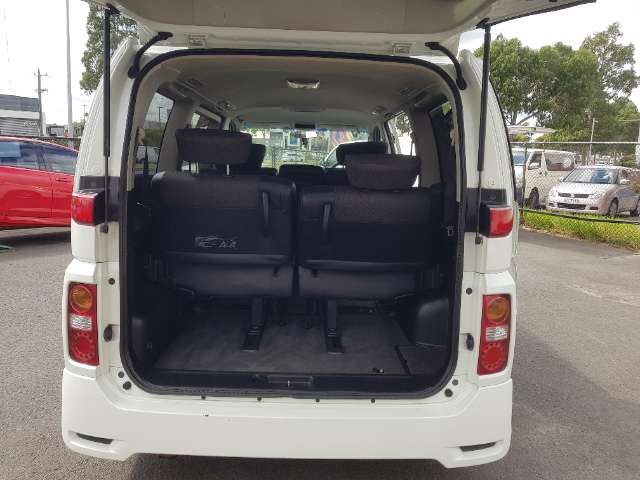 Nissan elgrand highway star