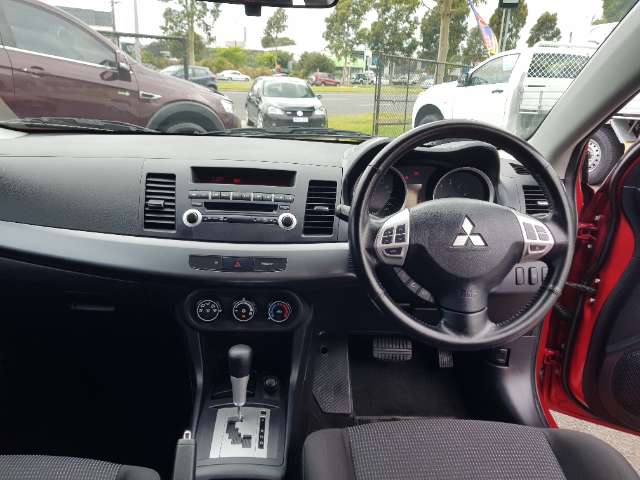 Mitsubishi lancer automatic sedan 