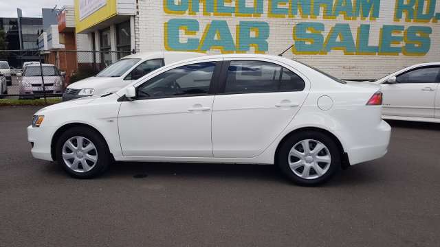 Mitsubishi lancer ES automatic 