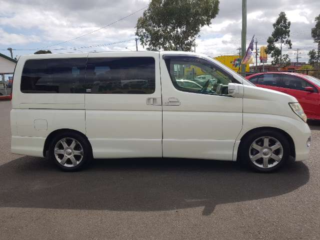 Nissan elgrand highway star
