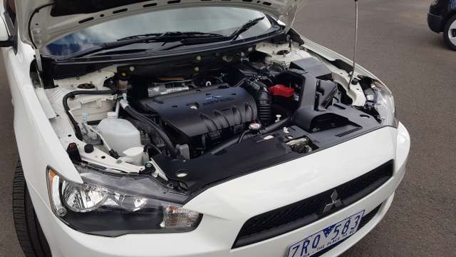 Mitsubishi lancer ES automatic 
