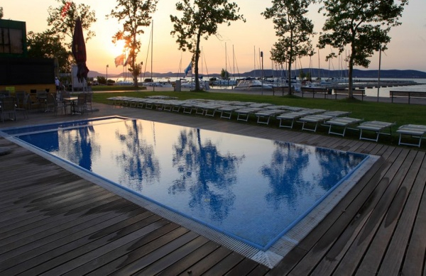 Bl Yachtclub & Apartments