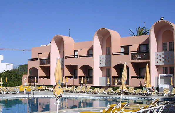 Oura Praia Apartment Hotel