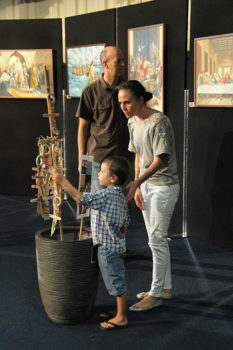 Easter Arts Family Enjoying Art