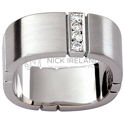 GW10 / 18ct White gold diamond set gents wedding ring