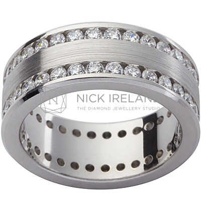 GW12 / 18ct white gold diamond set gents wedding ring