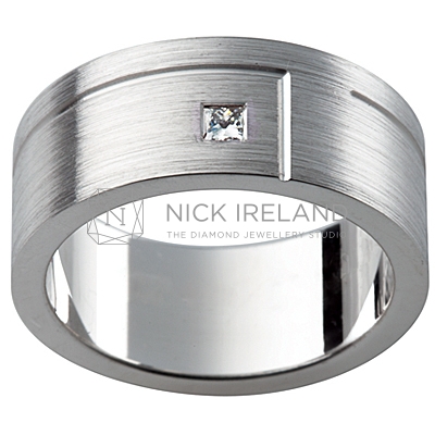 GW16 / 18ct White Gold Diamond set Gents wedding ring