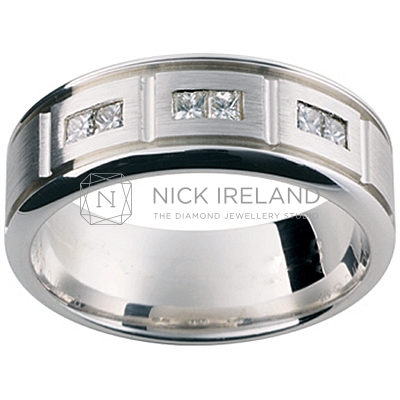 GW18 / 18ct white gold diamond set gents wedding ring