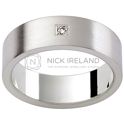 GW2 / 18ct white gold diamond set wedding ring