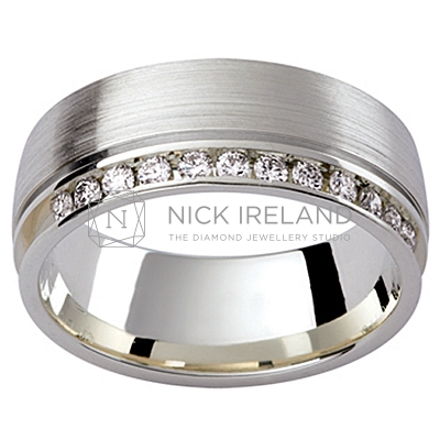 GW22 / 18ct white gold diamond set wedding ring