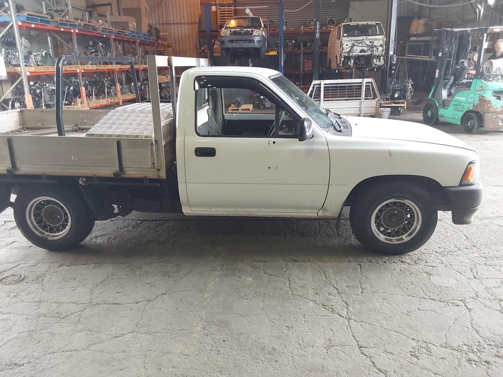 View Auto part Grille Toyota Hilux 1989