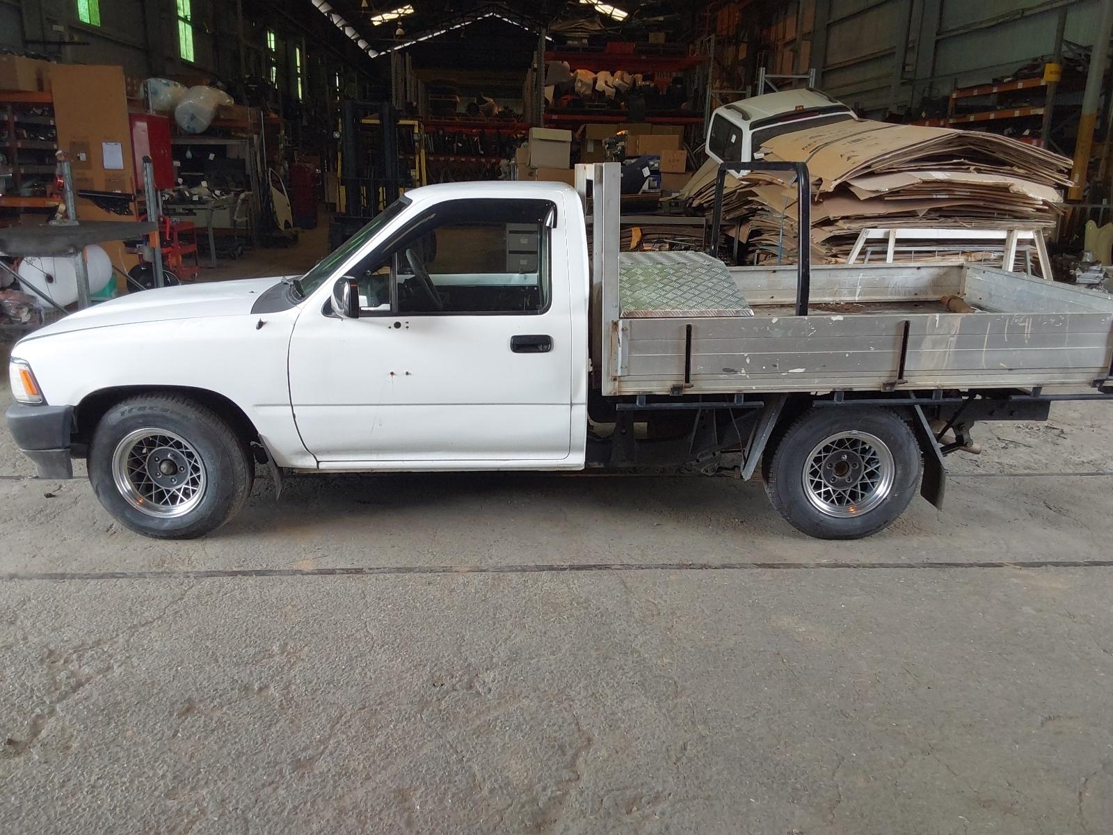 View Auto part Grille Toyota Hilux 1989