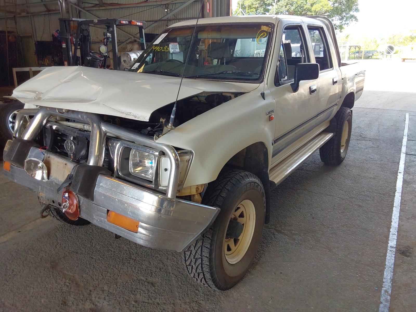 View Auto part 2nd Seat (Rear Seat) Toyota Hilux 1995