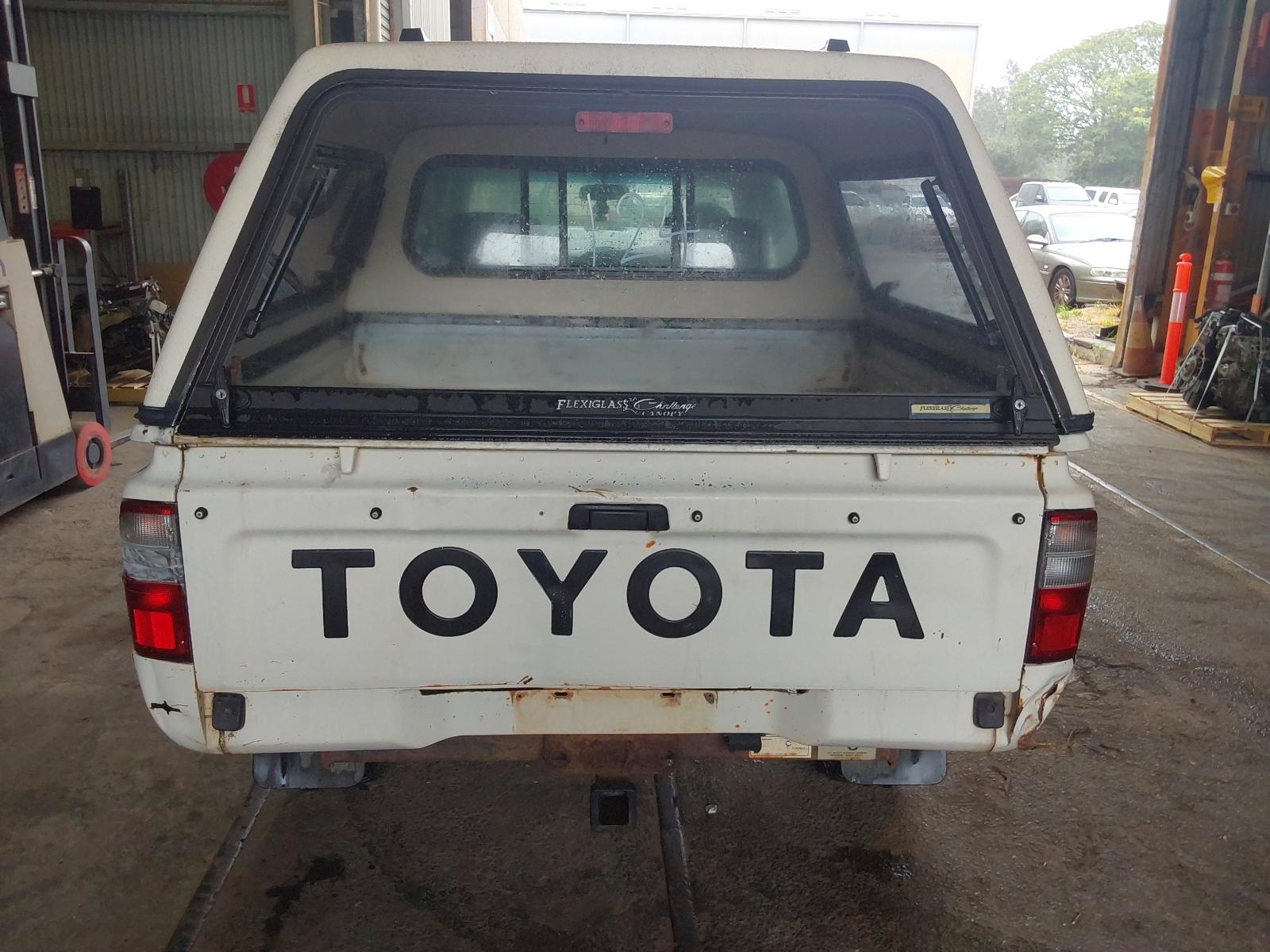 View Auto part Master Cylinder Toyota Hilux 1999