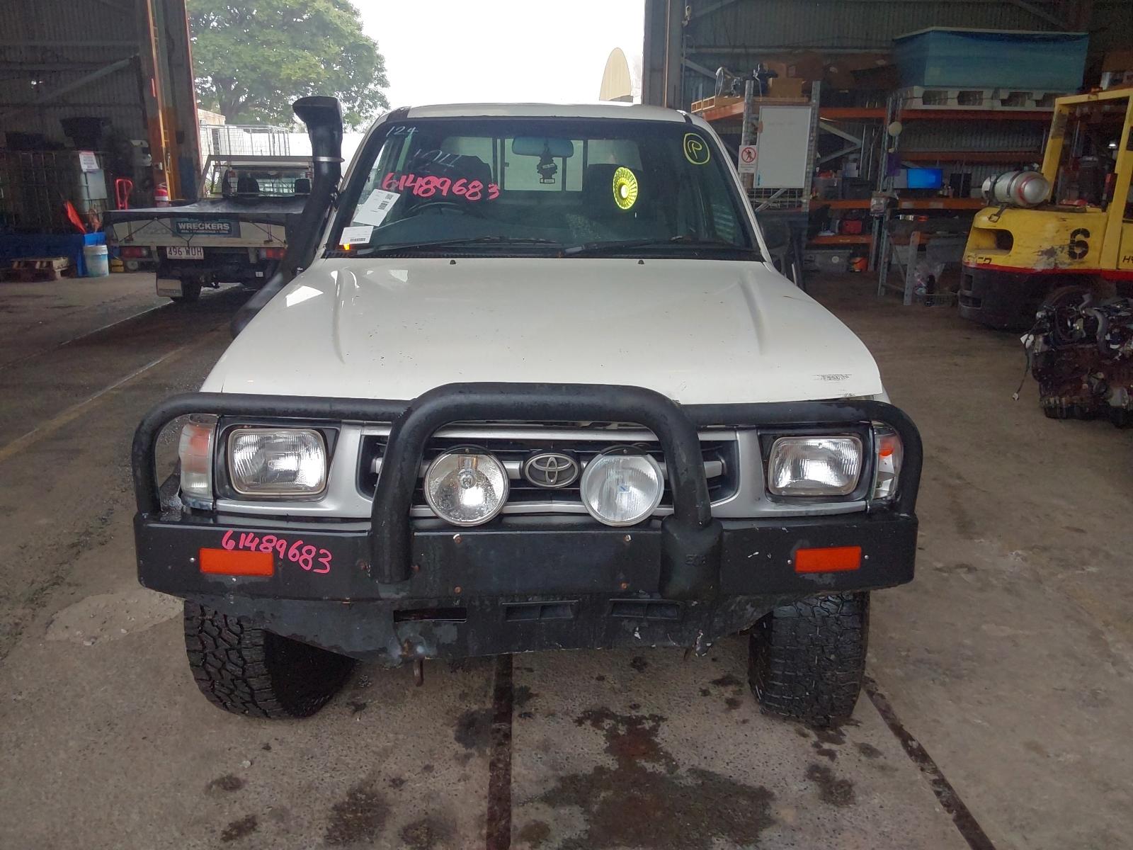 View Auto part Master Cylinder Toyota Hilux 1999
