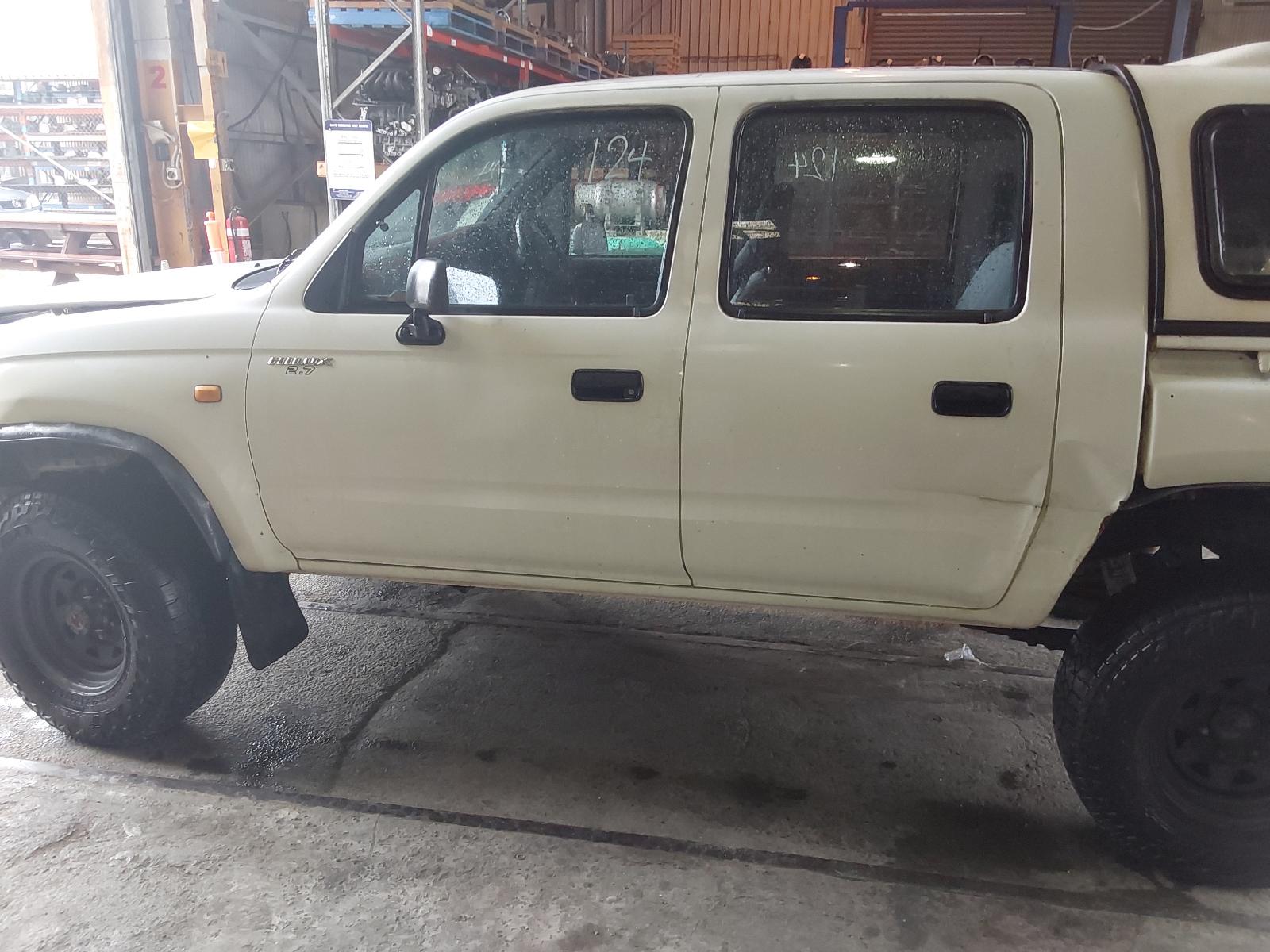 View Auto part Master Cylinder Toyota Hilux 1999