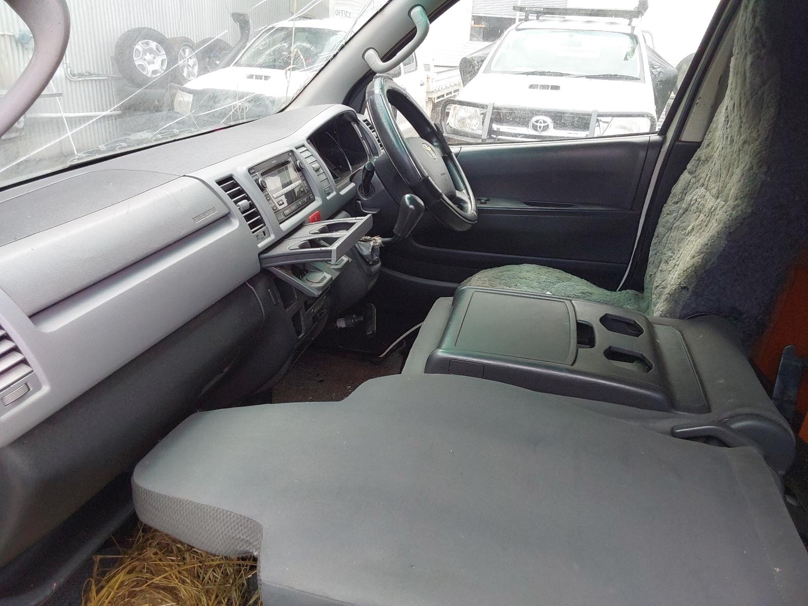 View Auto part Tailgate Handle Toyota Hiace 2011