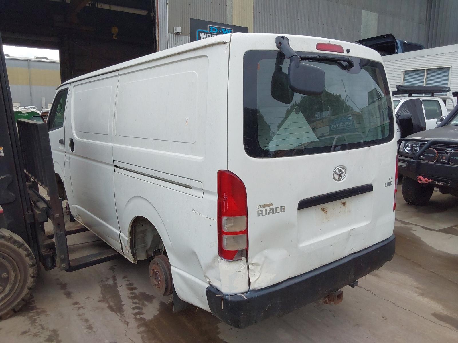 View Auto part Grille Toyota Hiace 2011