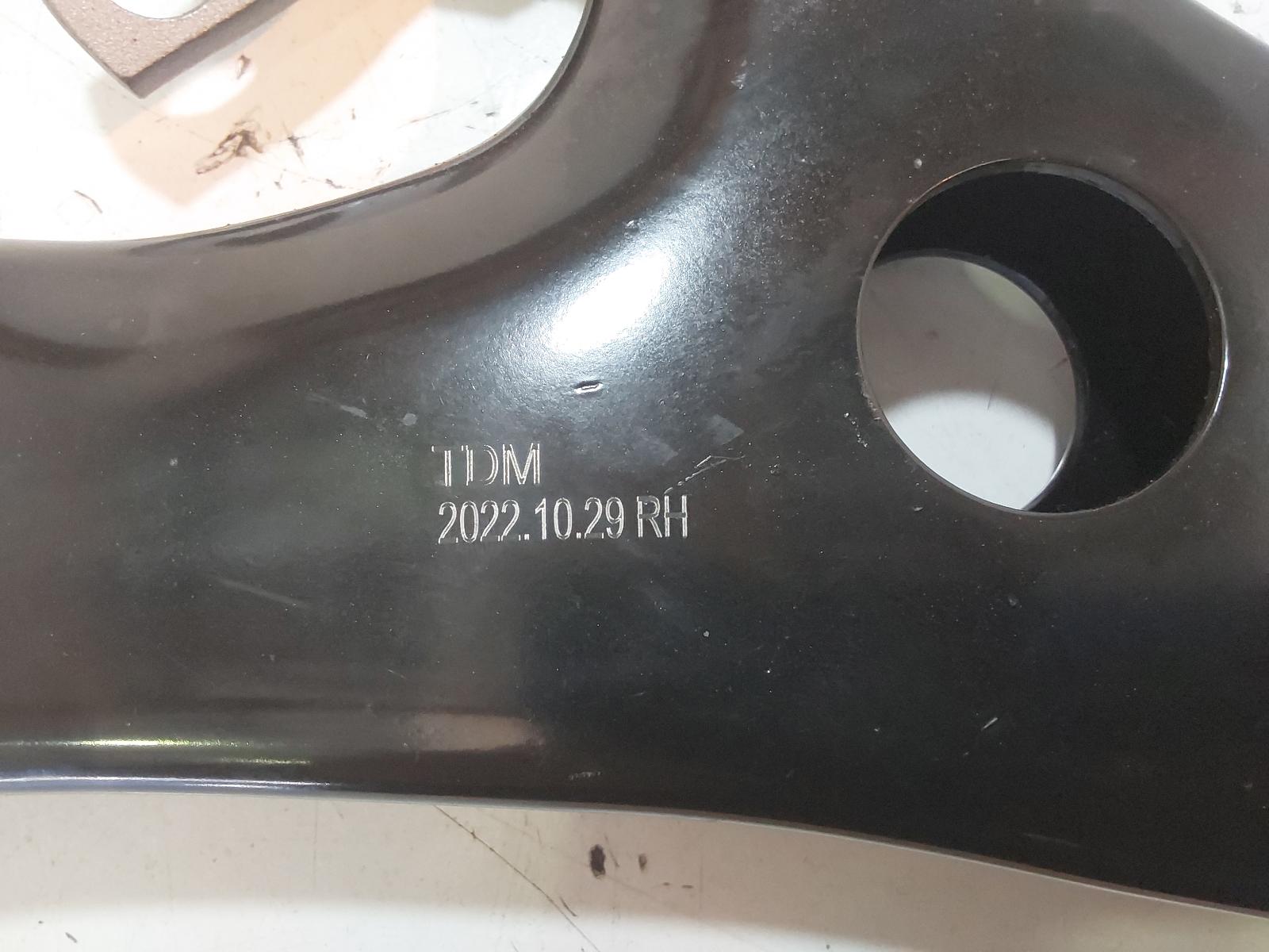 View Auto part Right Front Lower Control Arm Toyota Aurion 2006