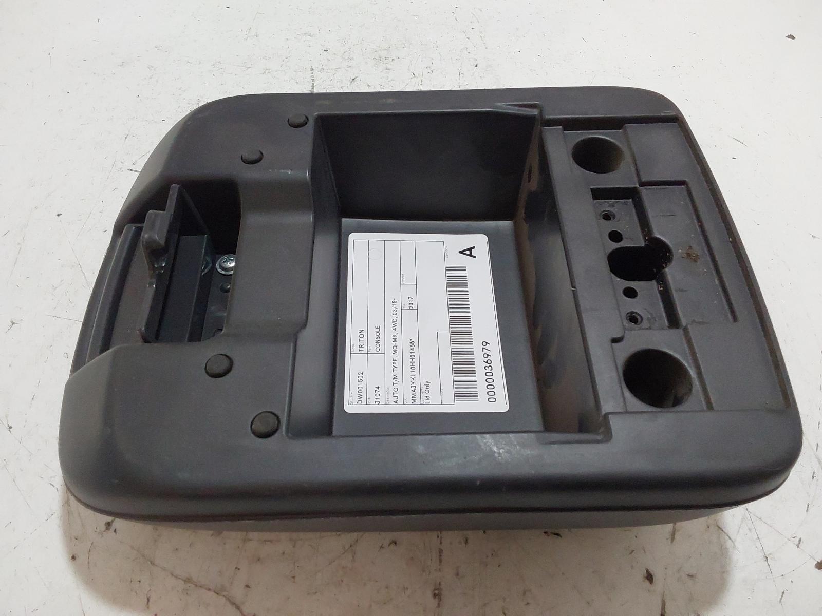 View Auto part Console Mitsubishi Triton 2017