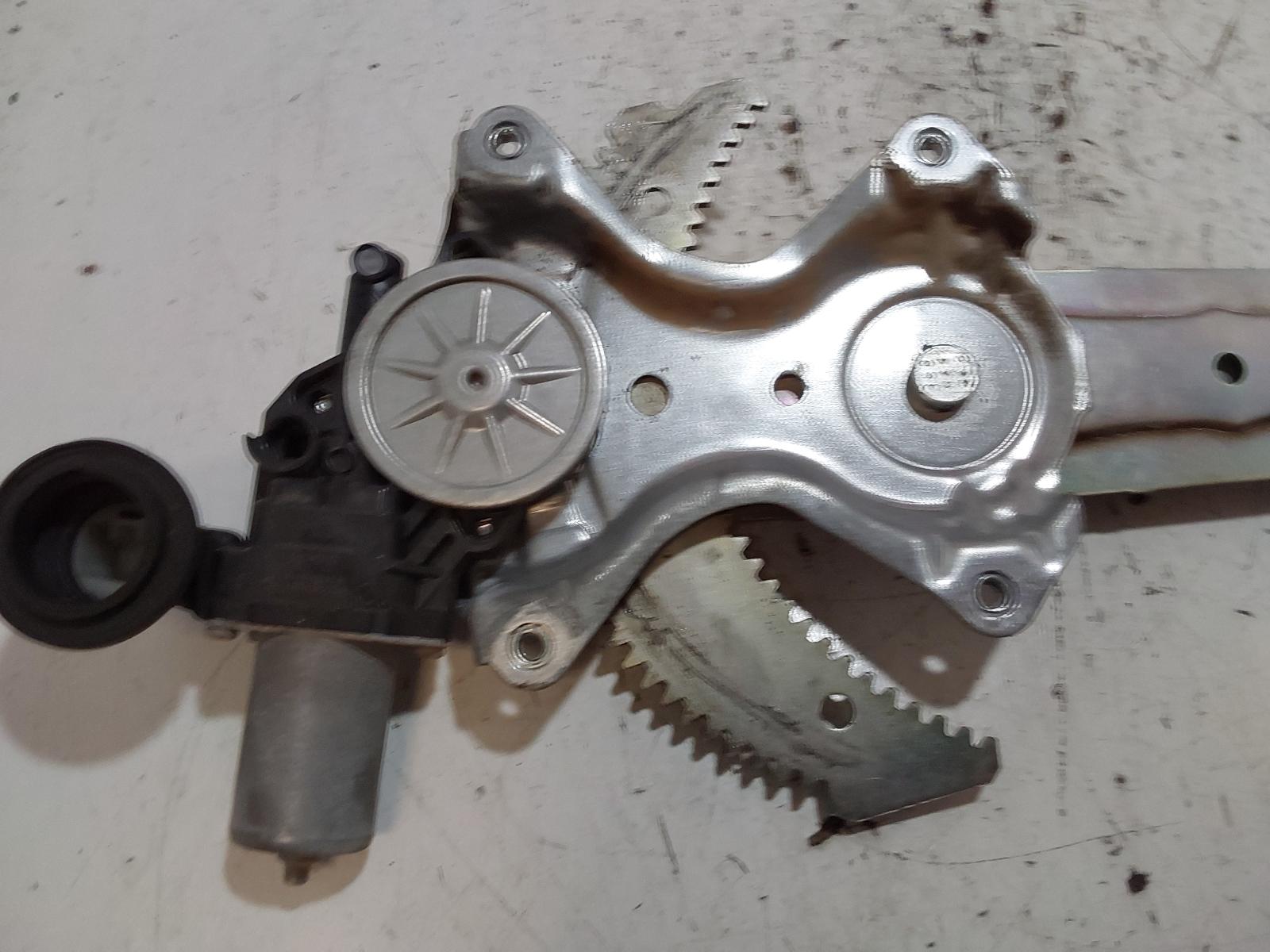 View Auto part Left Front Window Reg/Motor Toyota Hilux 2021