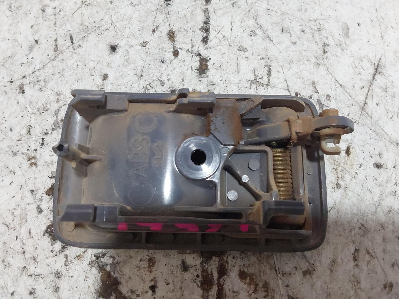 View Auto part Door Handle Toyota Hilux 2002