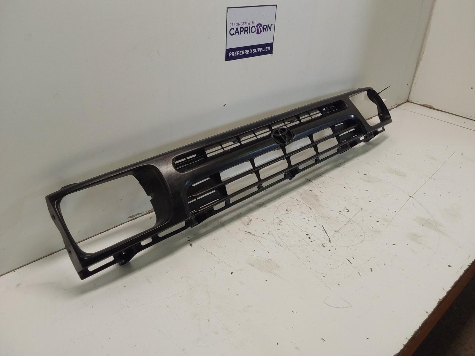 View Auto part Grille Toyota Hilux 1989