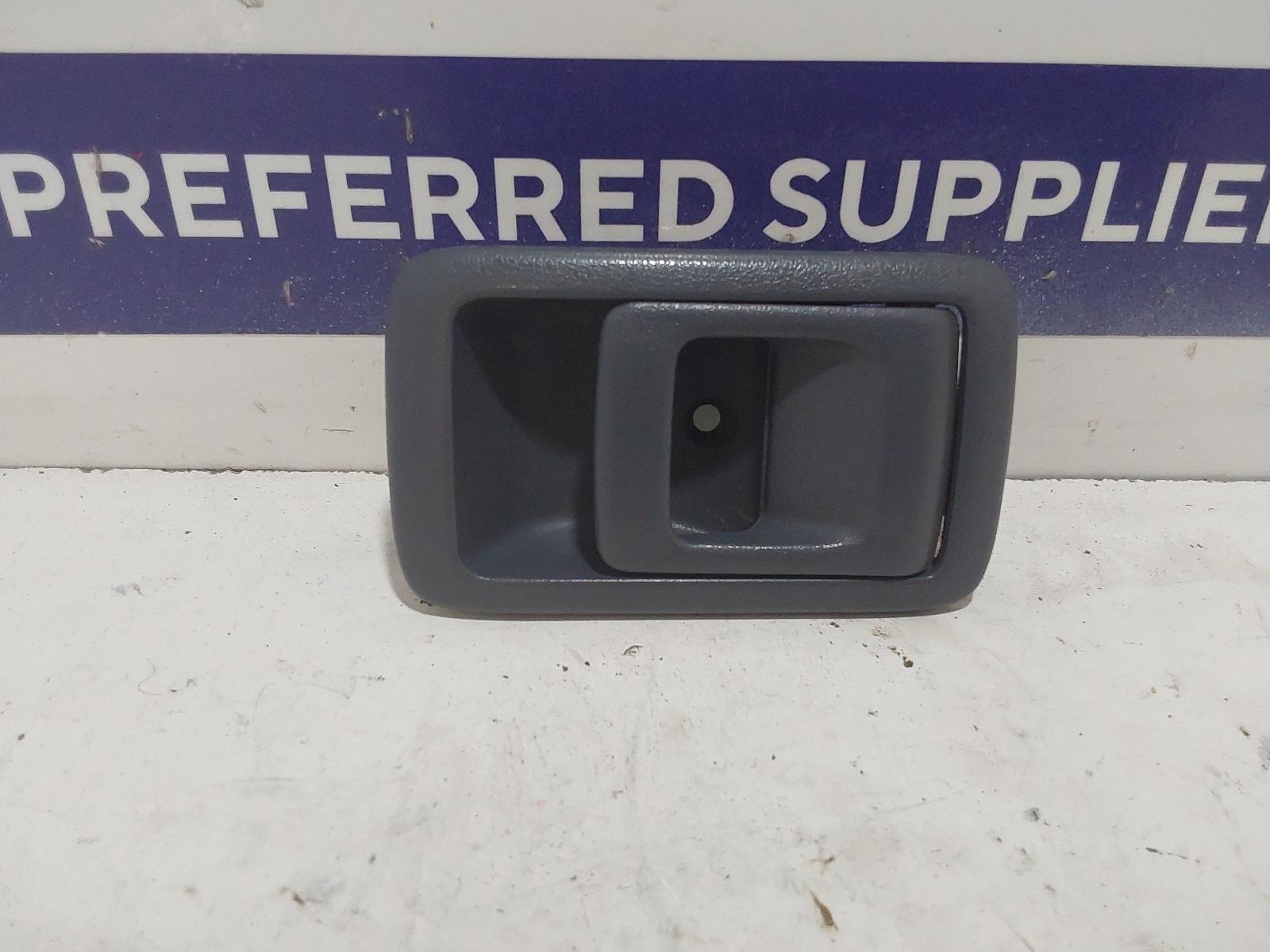 View Auto part Door Handle Toyota Hilux 2004