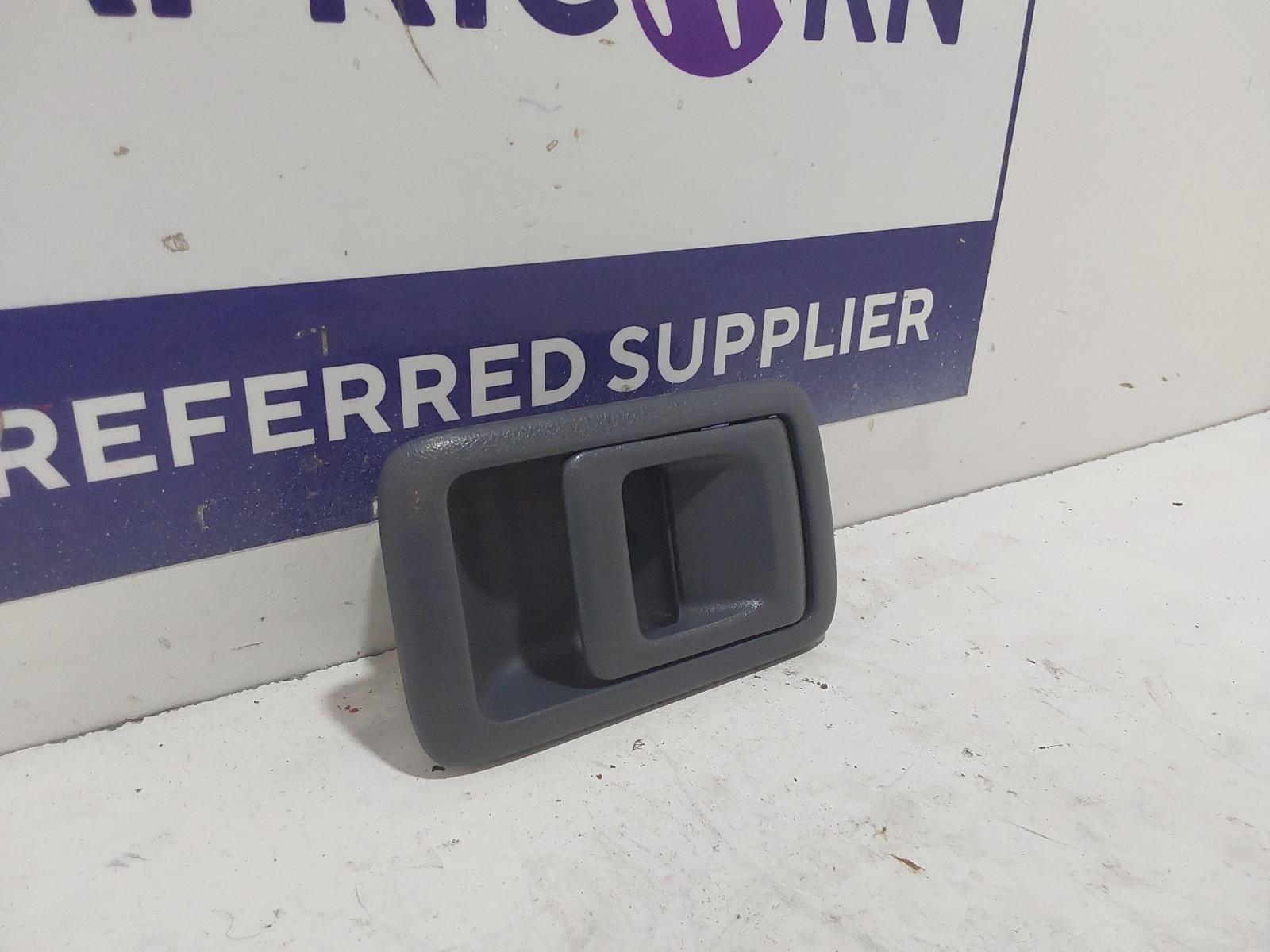 View Auto part Door Handle Toyota Hilux 2004