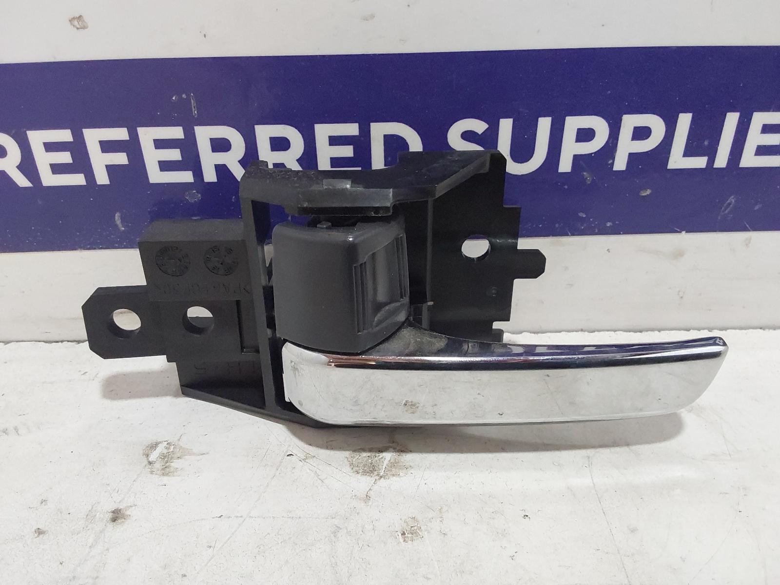 View Auto part Door Handle Mitsubishi Triton 2019