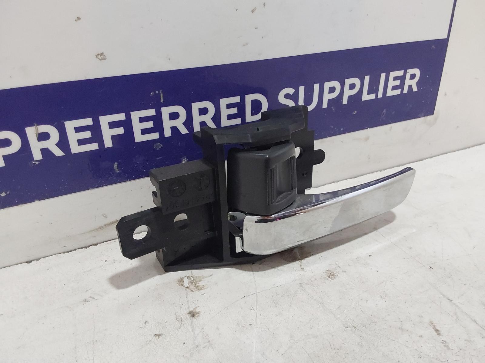 View Auto part Door Handle Mitsubishi Triton 2019