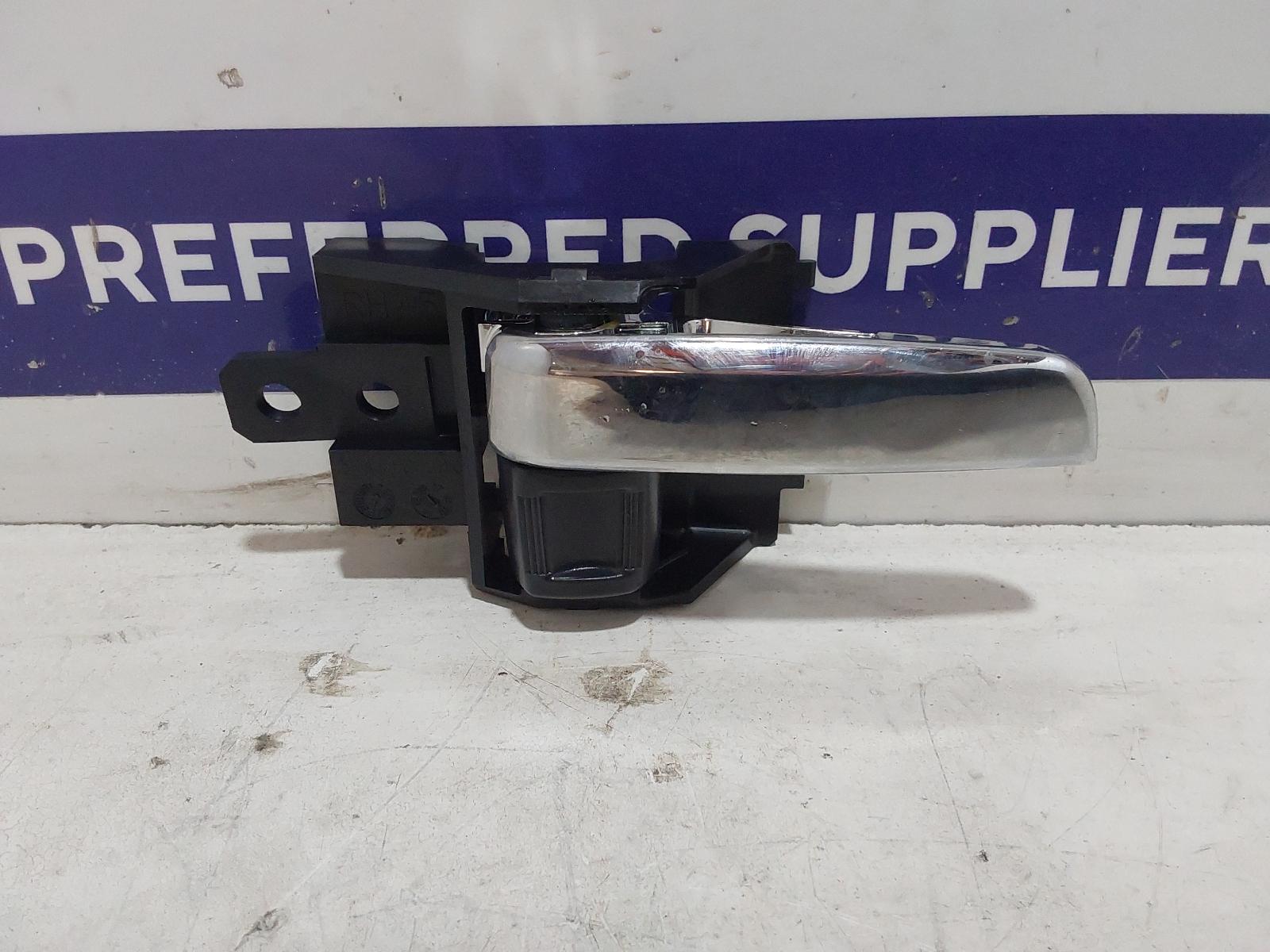 View Auto part Door Handle Mitsubishi Triton 2019