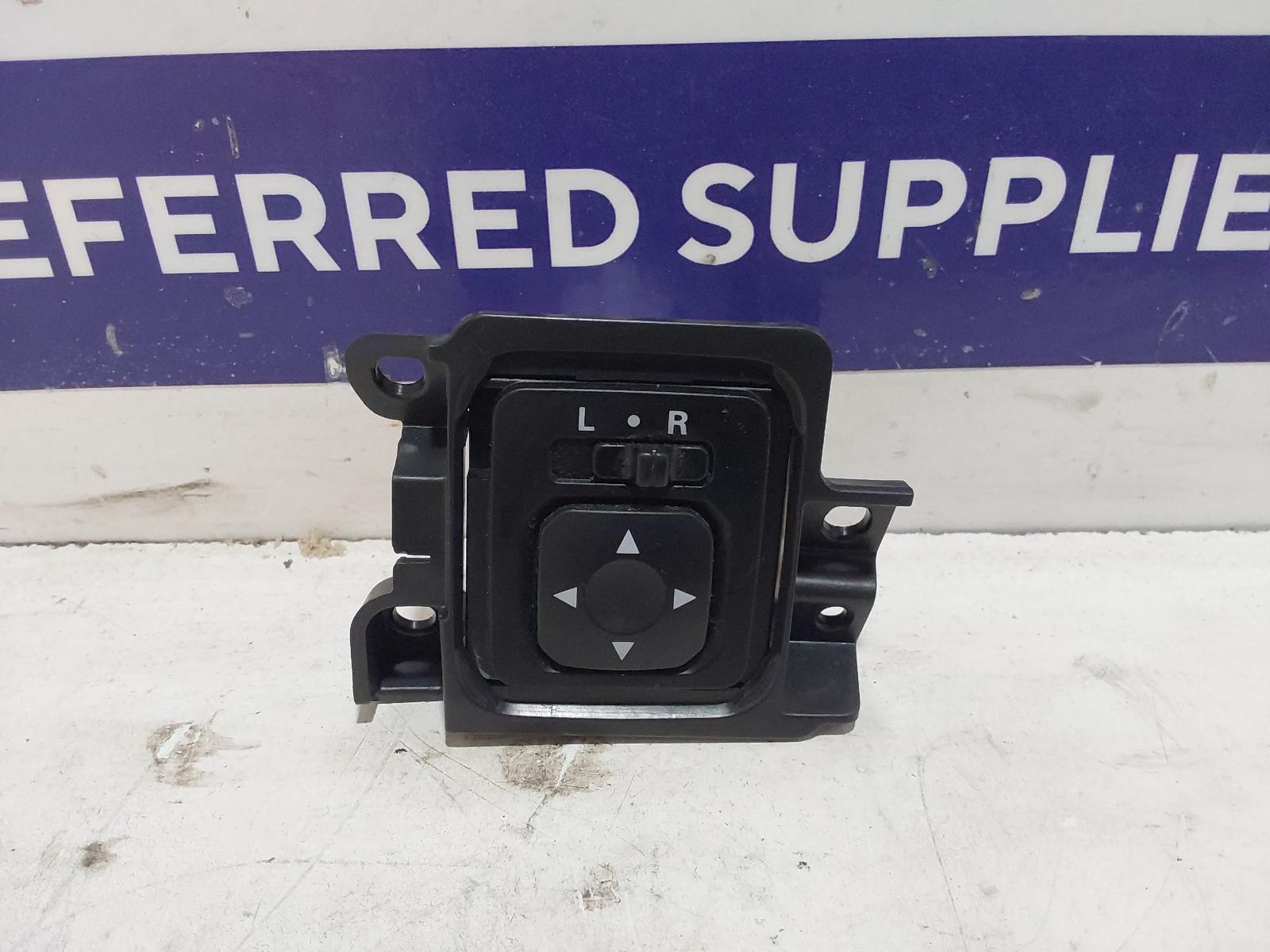 View Auto part Misc Switch/Relay Mitsubishi Triton 2019