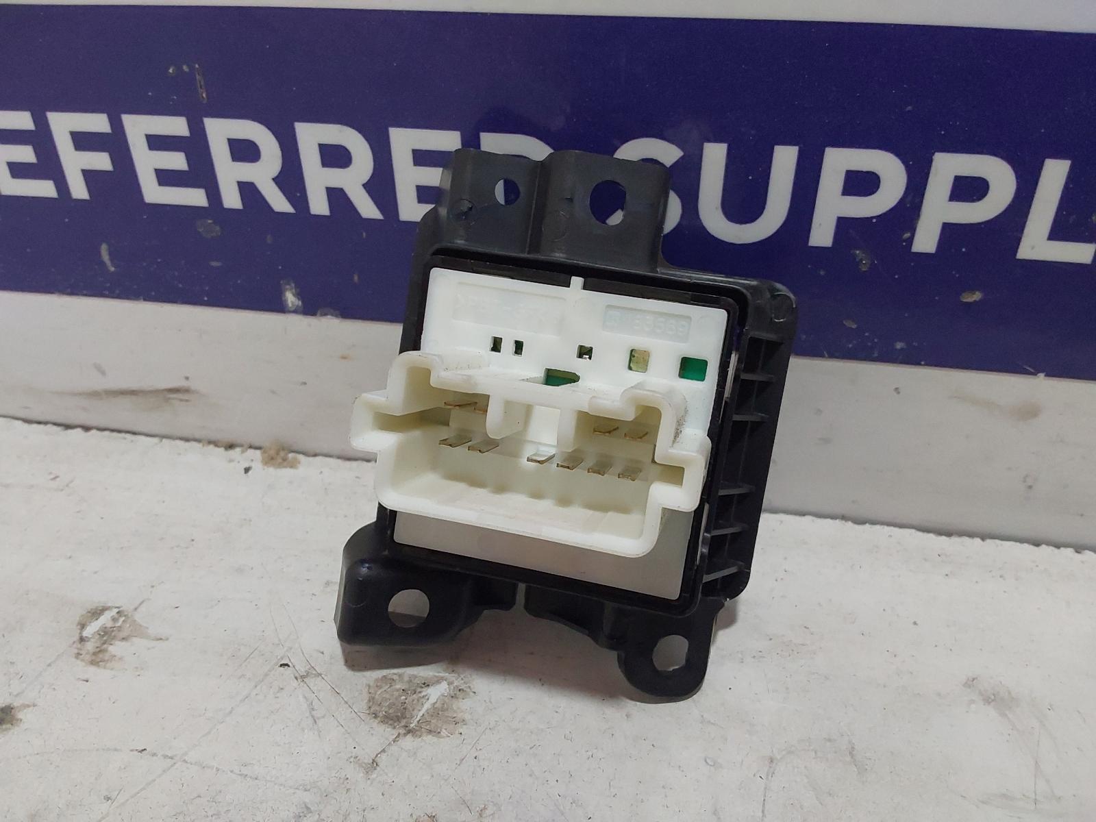 View Auto part Misc Switch/Relay Mitsubishi Triton 2019