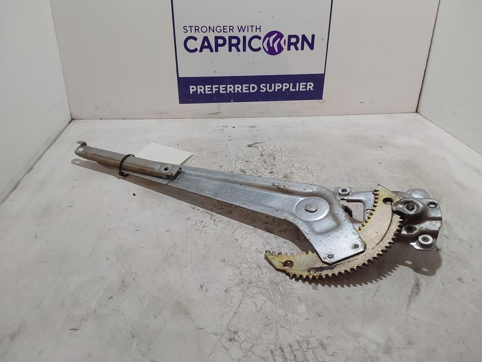 1995 Toyota Hilux Left Front Window Reg/Motor View Auto part Left Front Window Reg/Motor Toyota Hilux 1995
