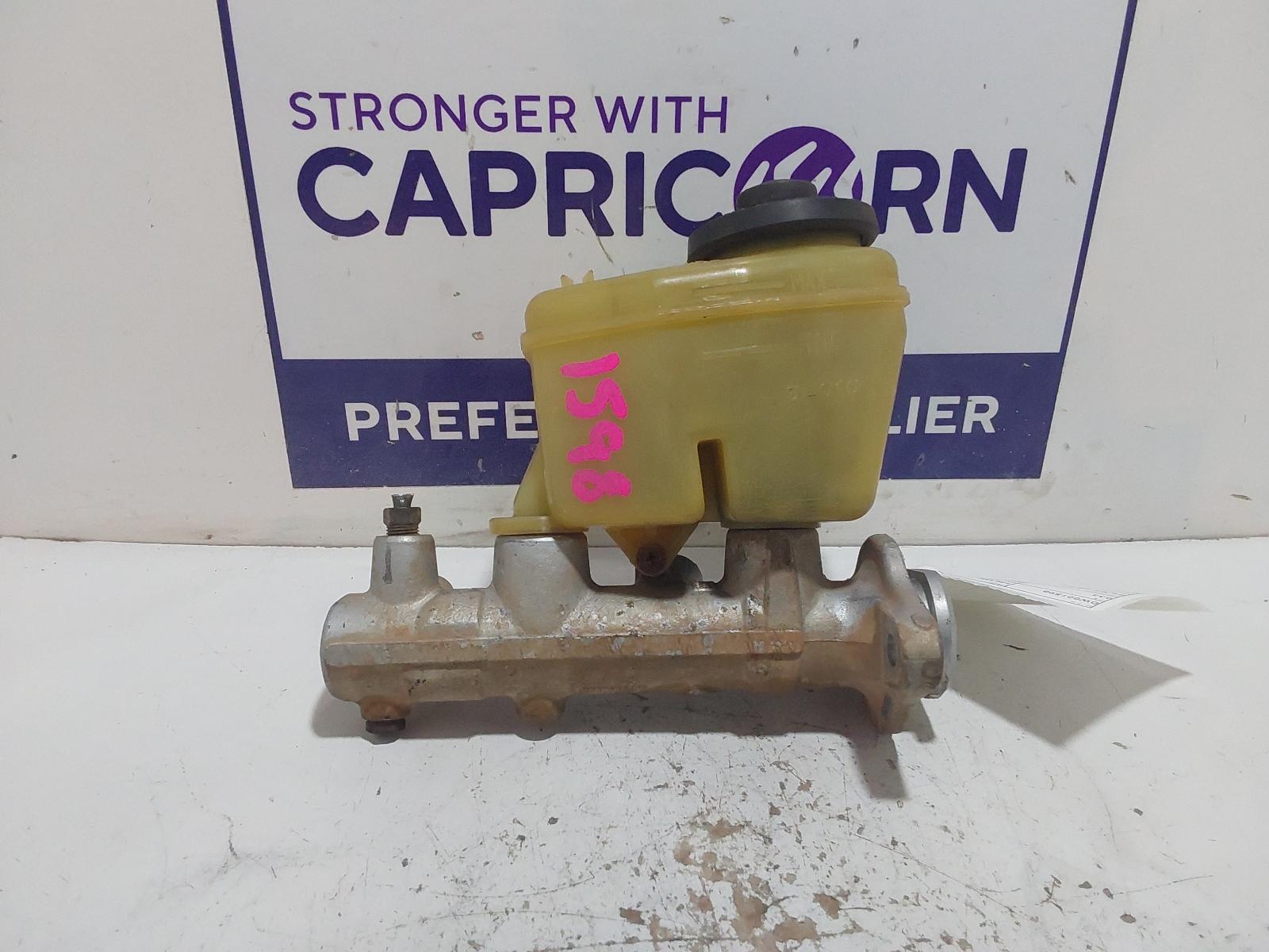 View Auto part Master Cylinder Toyota Hilux 1999