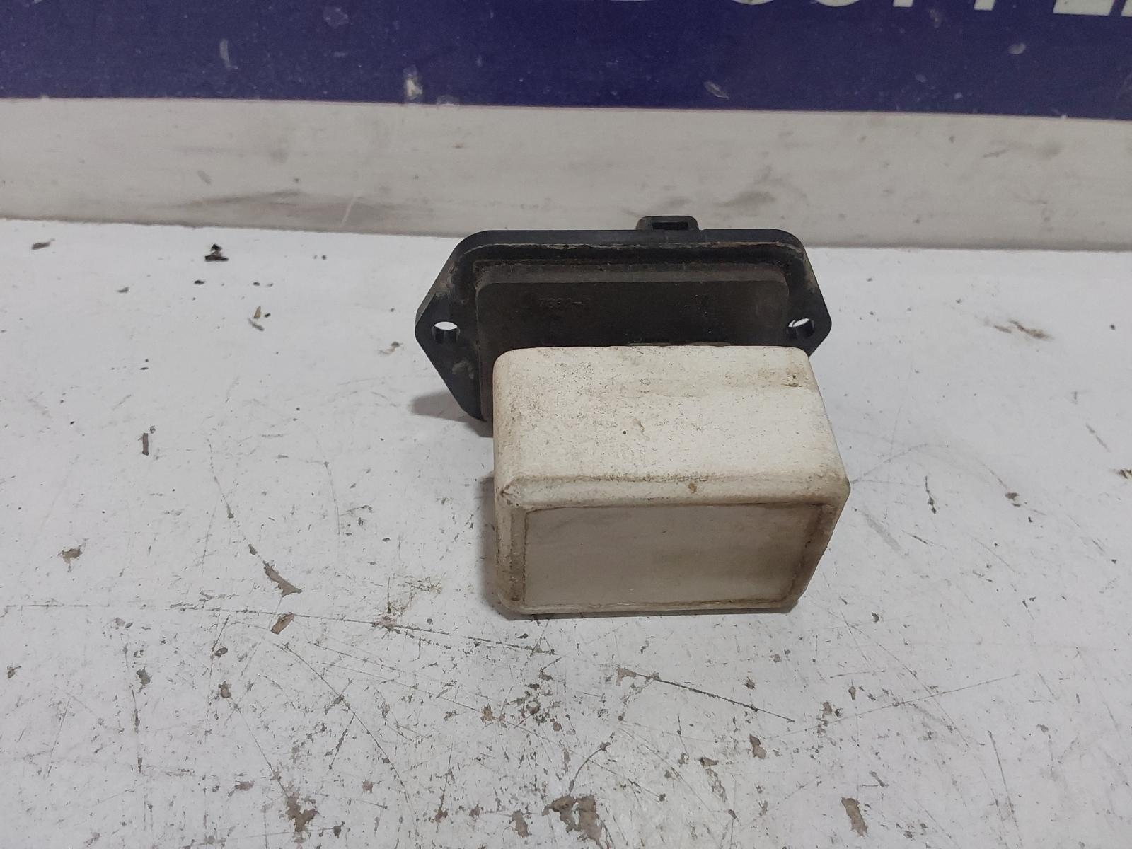 View Auto part Fan Speed Resistor Toyota Hilux 1999