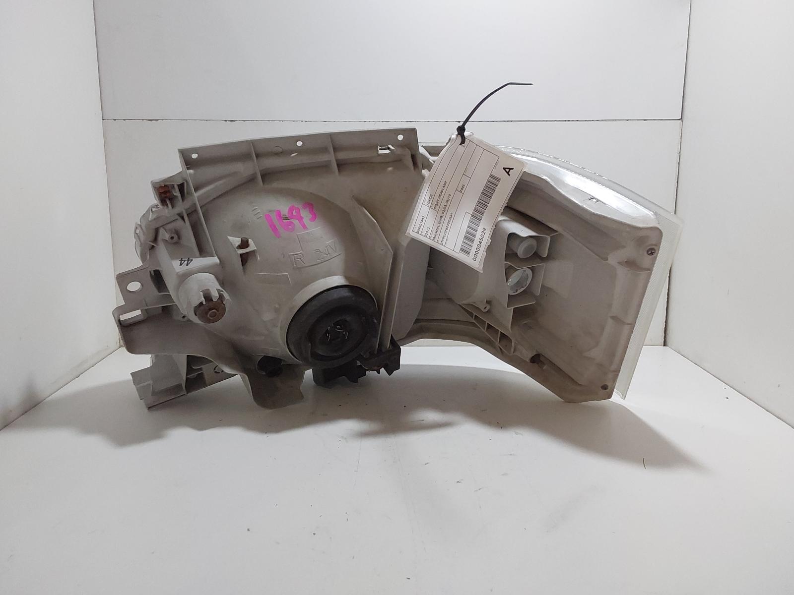 View Auto part Right Headlamp Toyota Hiace 2005