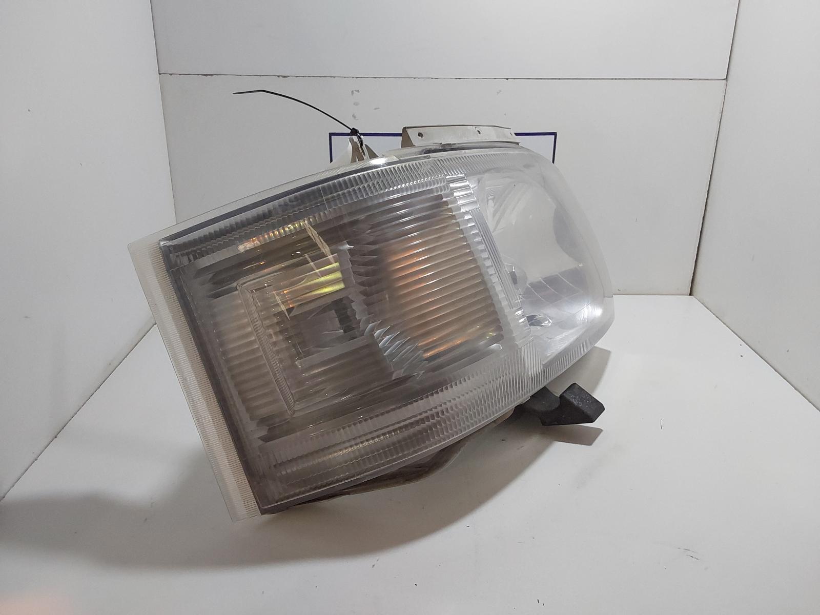 View Auto part Right Headlamp Toyota Hiace 2005