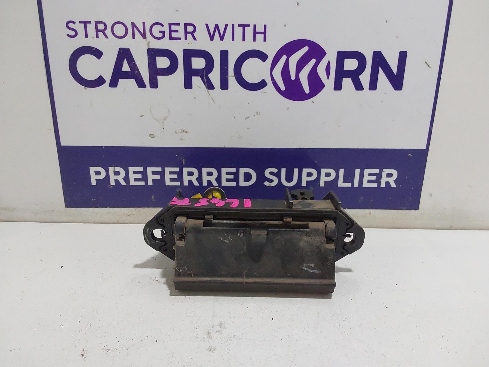 View Auto part Tailgate Handle Toyota Hiace 2011