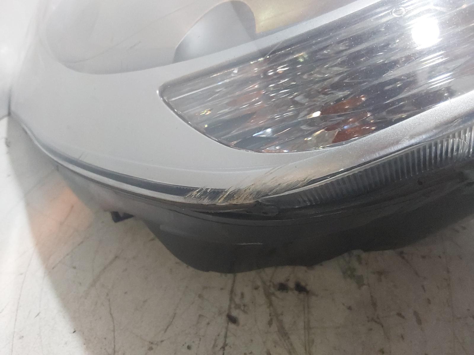 View Auto part Right Headlamp Hyundai Iload/imax 2018